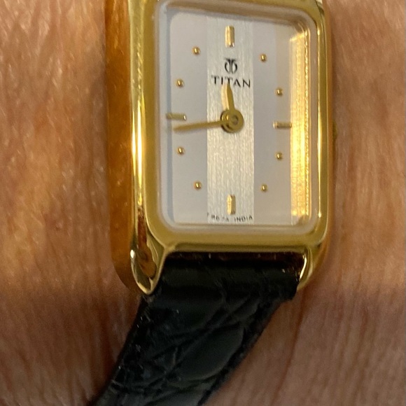 TITAN TANK WATCH. RECTANGULAR. DELICATE. BEAUTIFUL - Picture 4 of 14